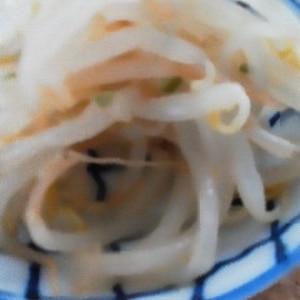 電子レンジで 6 分もやしのナムル